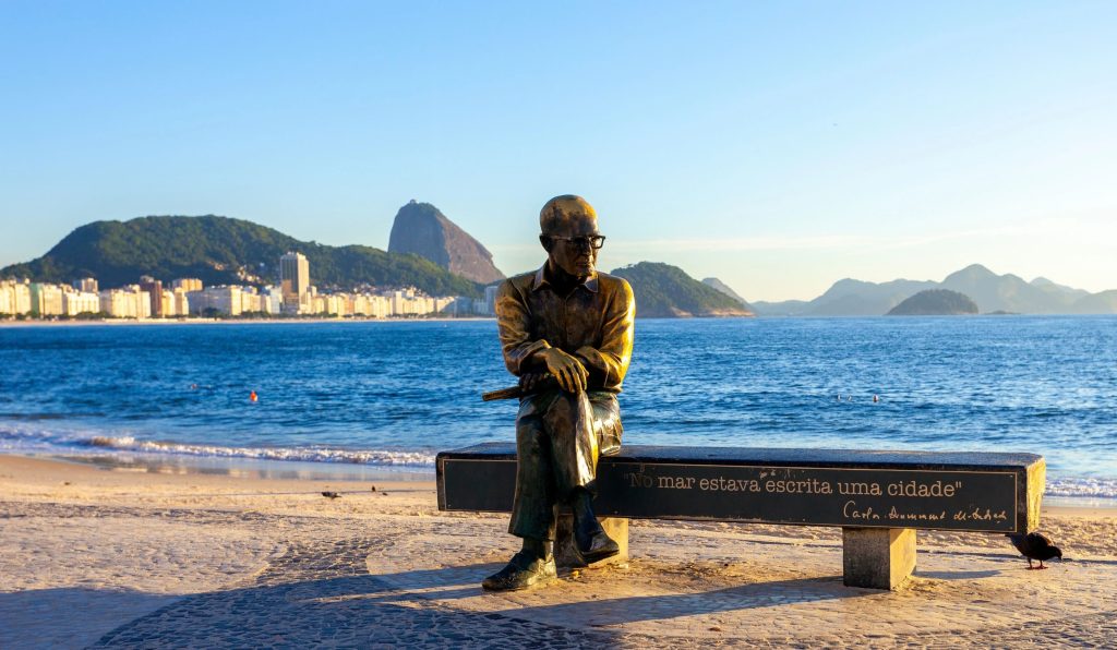 Estátuas em Copacabana: Monumentos Icônicos do Bairro