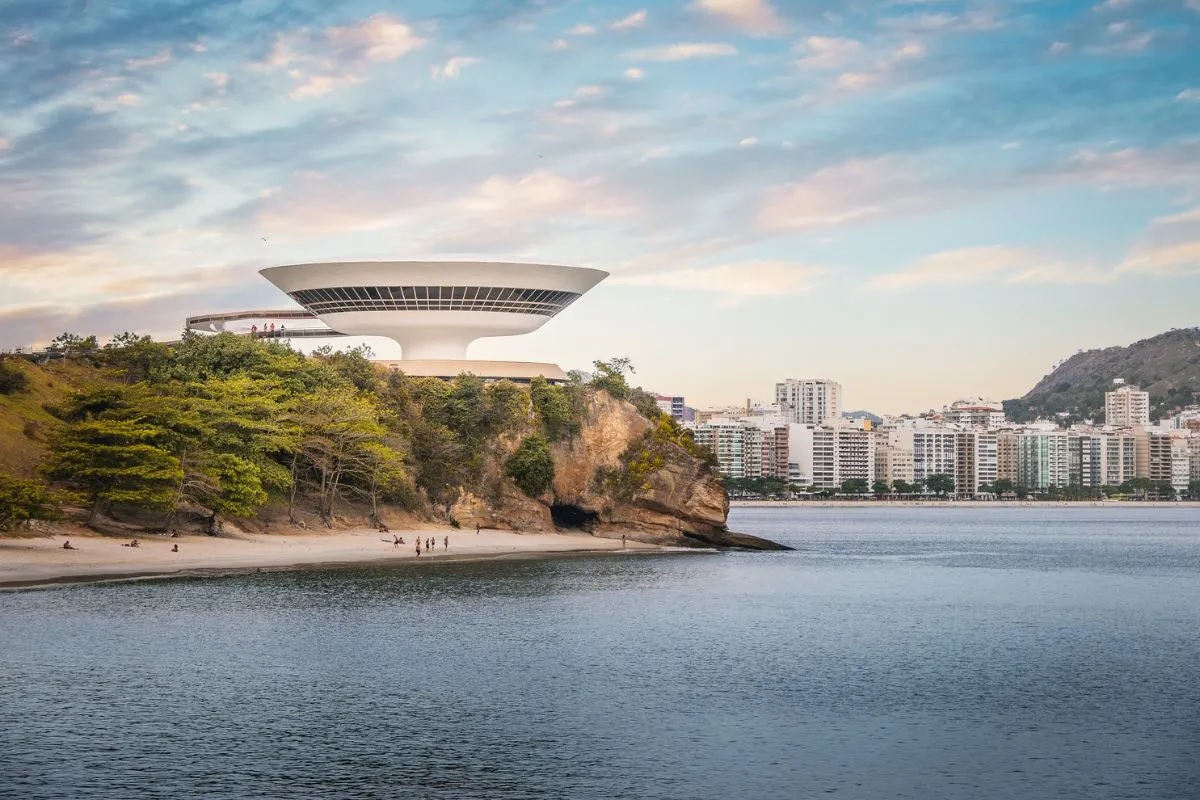 Museu de Arte Contemporânea de Niterói: Um Ícone Arquitetônico e Cultural