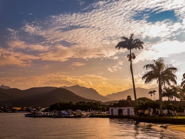 Encante-se com Paraty: Cultura, Gastronomia e Natureza
