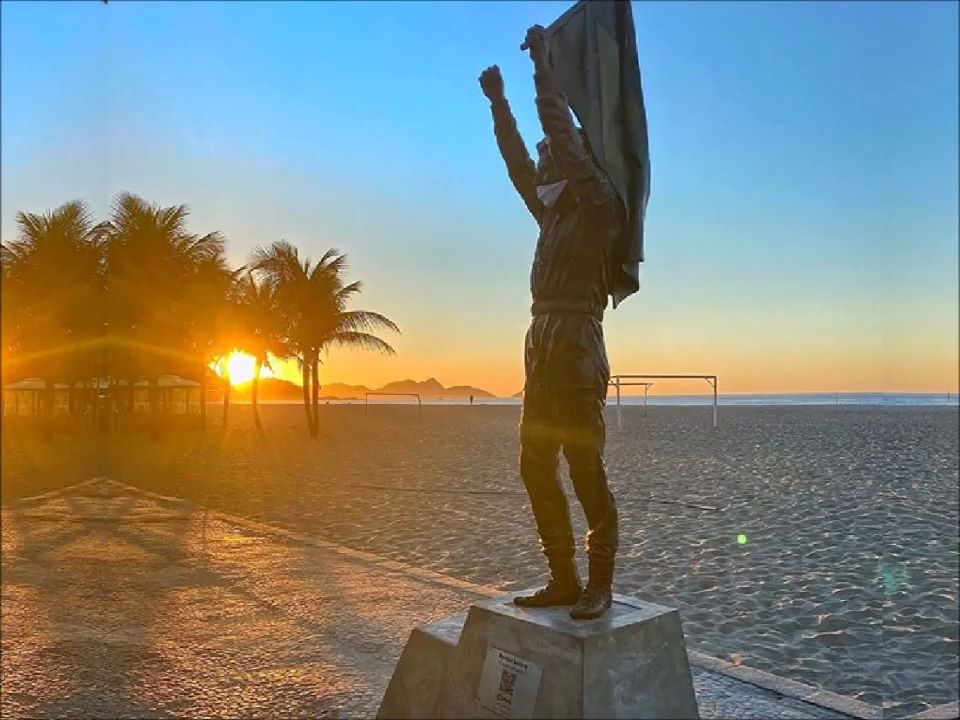 Estátua de Ayrton Senna em Copacabana: História, Localização e Curiosidades